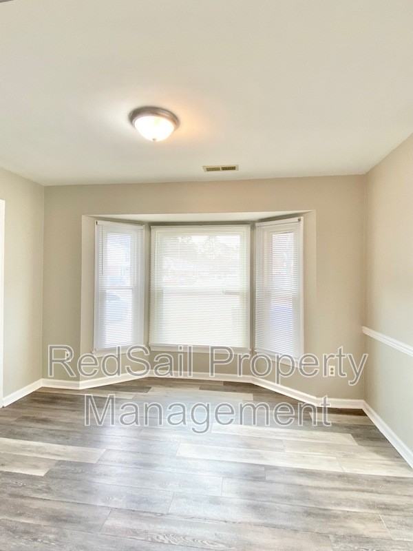 5612 Picadilly Ln - Photo 4 of 21