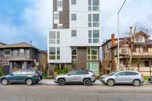 featured image of 2335 Boylston Ave E