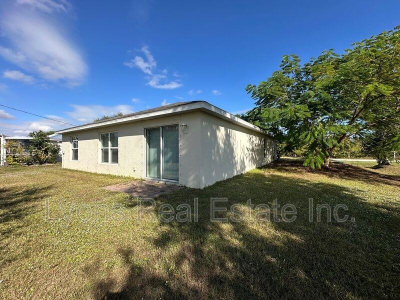 5521 Gillot Blvd - Photo 3 of 33