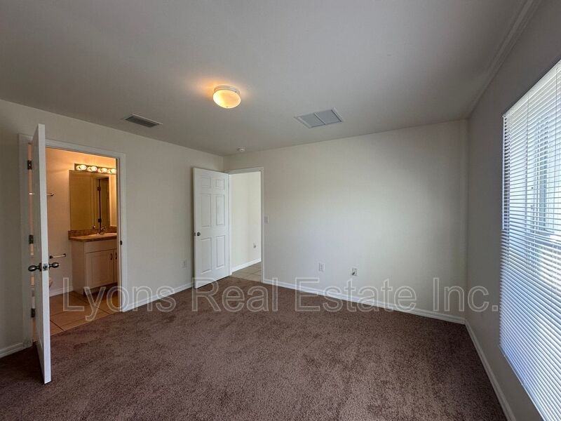 5521 Gillot Blvd - Photo 6 of 33