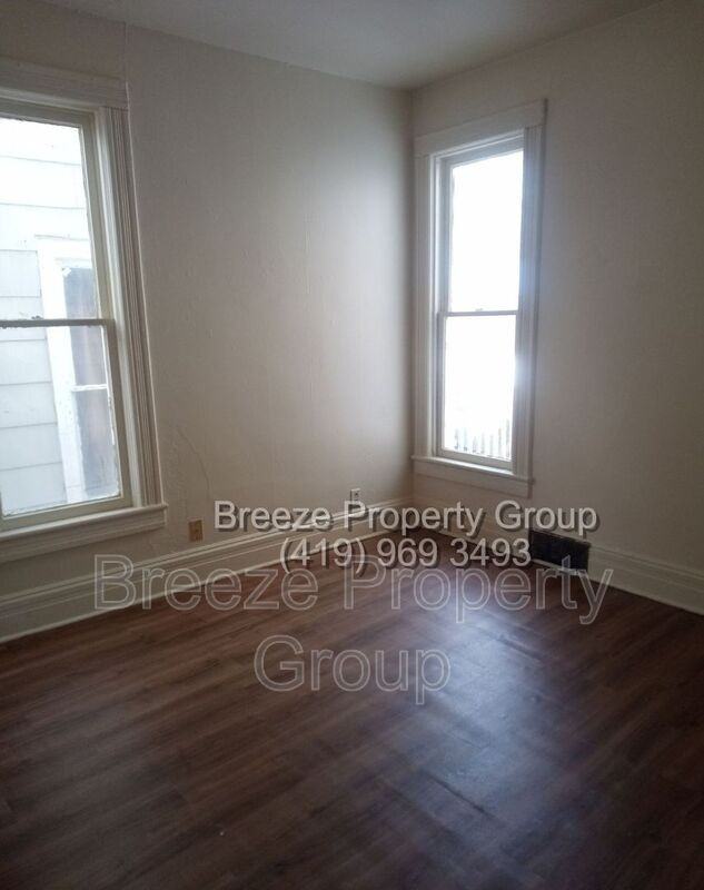323 Champion St - Photo 2 of 8