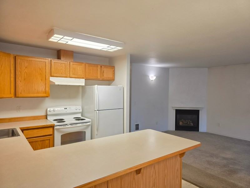 931 Northeast Hidden Valley Drive - Photo 5 of 12