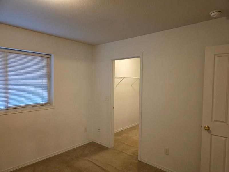 931 Northeast Hidden Valley Drive - Photo 6 of 12