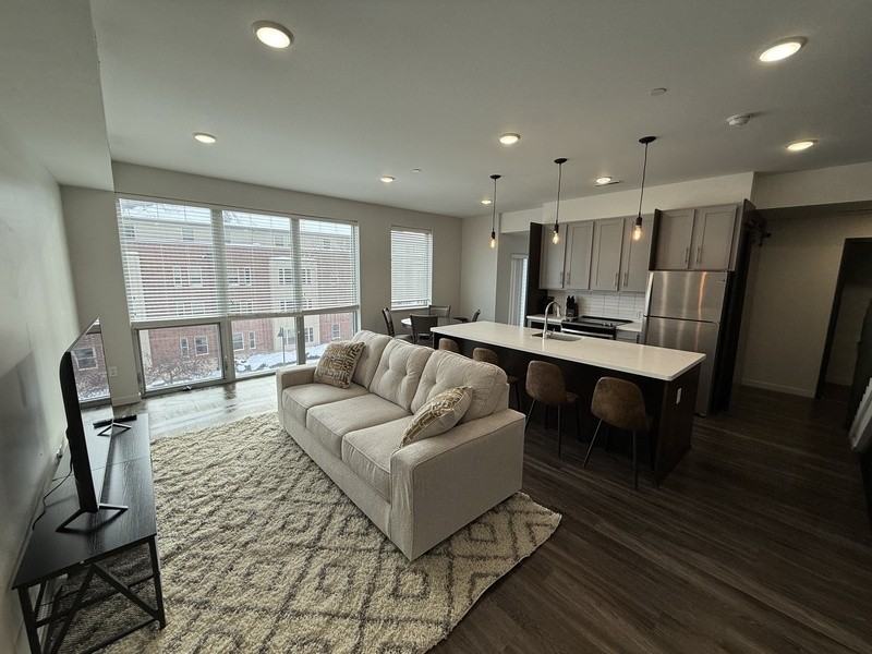 182 E Prentiss St - Photo 2 of 21