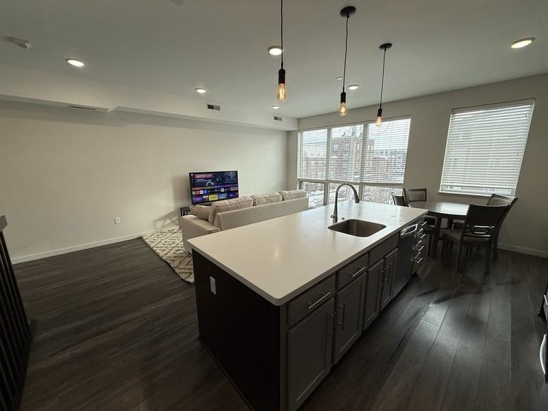 182 E Prentiss St - Photo 4 of 21