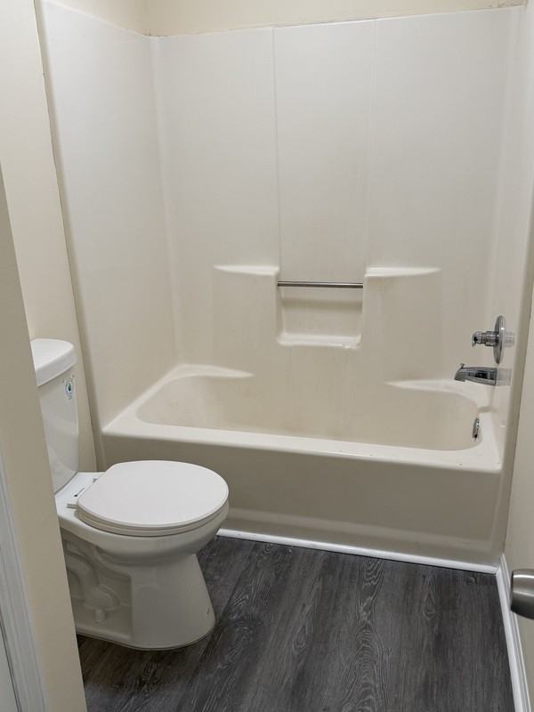 1 Colquit Cir Apt B - Photo 2 of 8