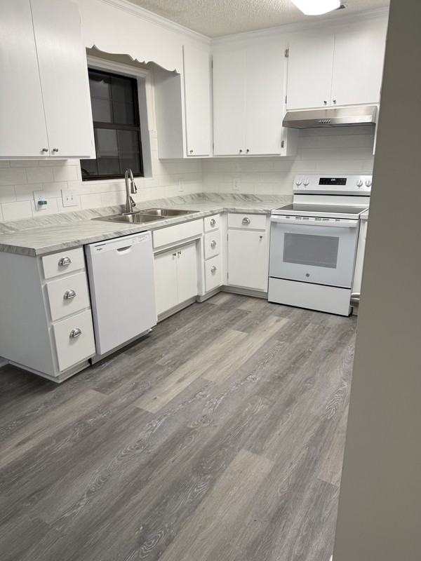 1 Colquit Cir Apt B - Photo 2 of 8