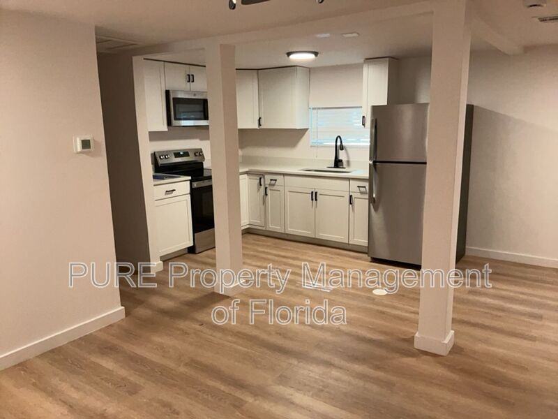 940 Ne 36th St - Photo 4 of 20