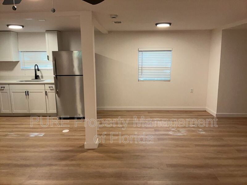 940 Ne 36th St - Photo 5 of 20