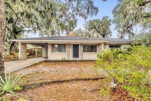 featured image of 15 Vineyard Drive