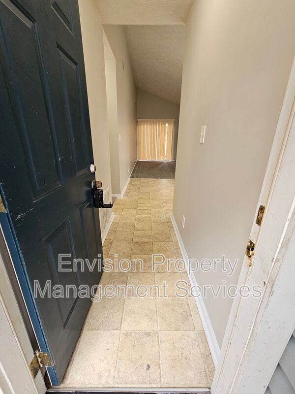8577 Pineview Ln - Photo 3 of 30