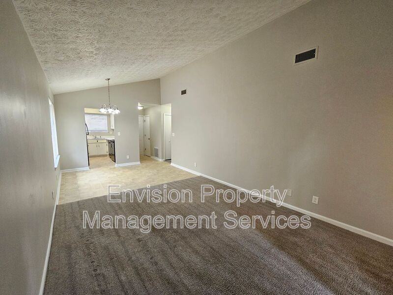 8577 Pineview Ln - Photo 6 of 30