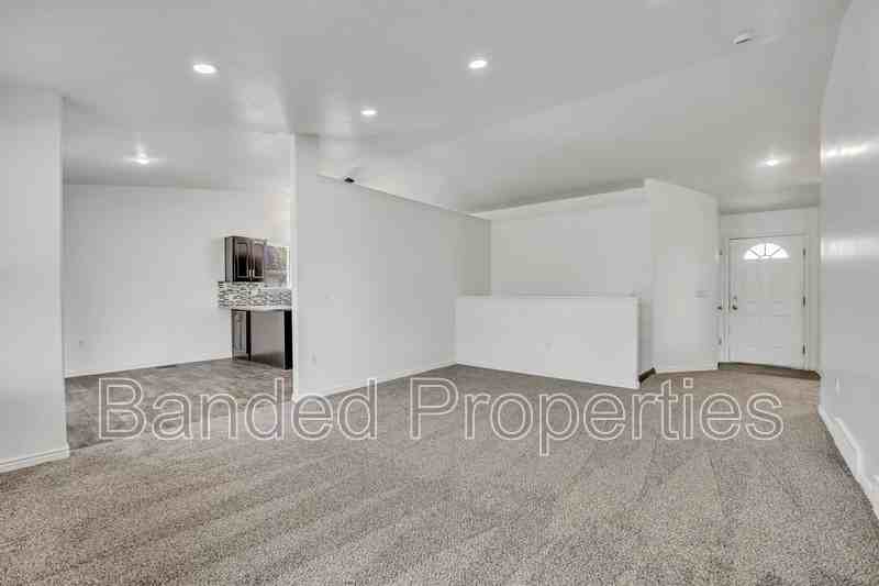 2052 Jenny Lane - Photo 6 of 22