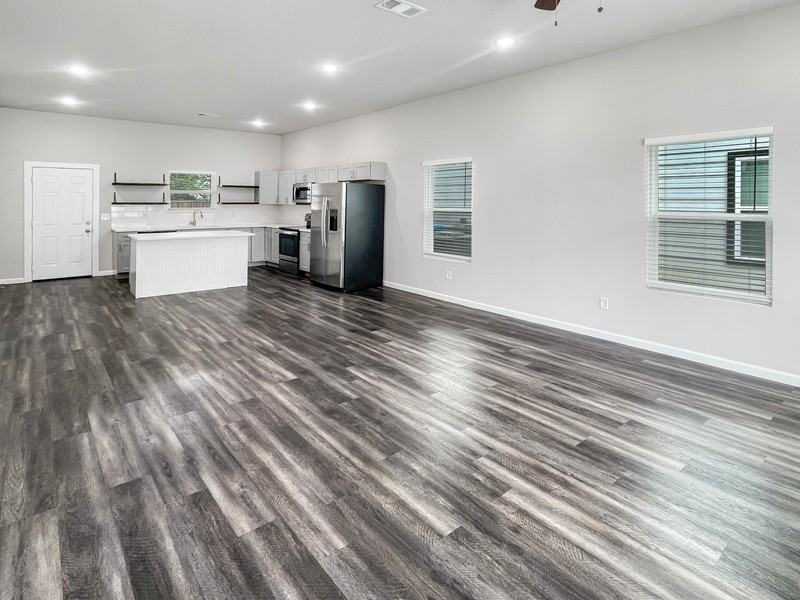 3215 Chenault St - Photo 2 of 14