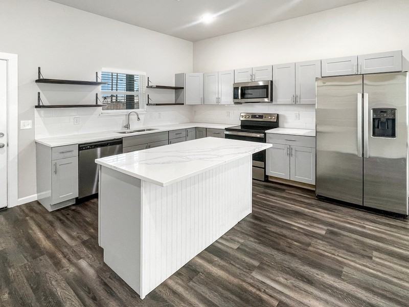 3215 Chenault St - Photo 3 of 14