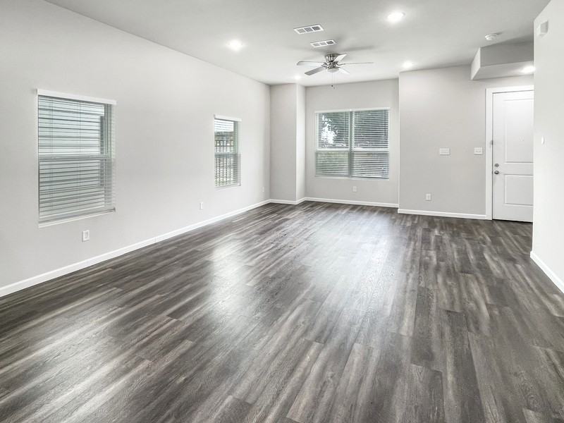 3215 Chenault St - Photo 4 of 14