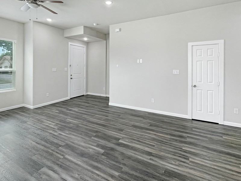 3215 Chenault St - Photo 5 of 14