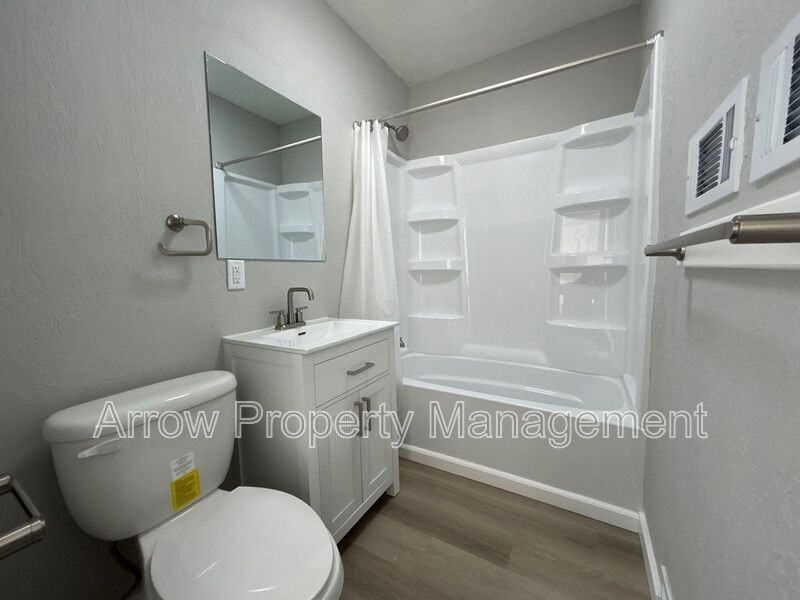 723 Ella St #C4 - Photo 5 of 7