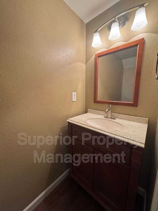 1429 10th St - Photo 6 of 11