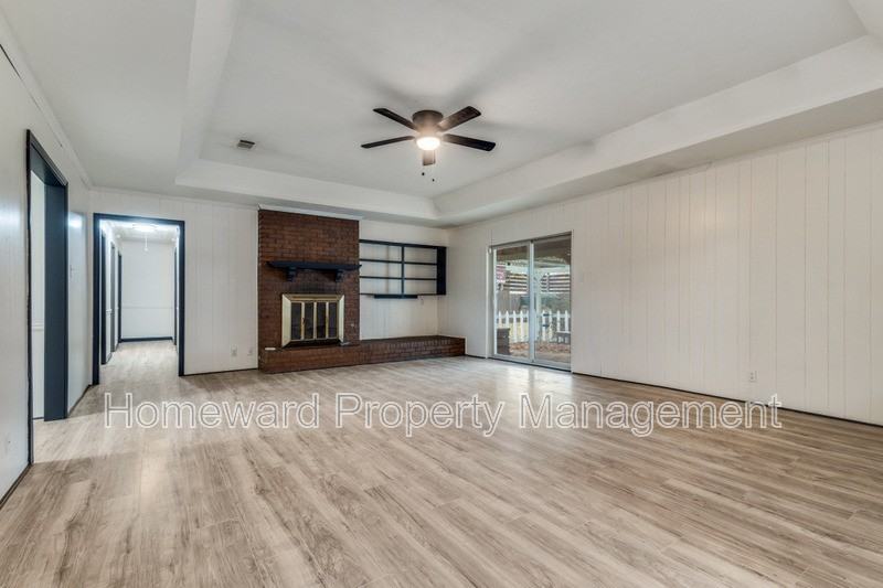 718 Knollridge Dr - Photo 3 of 13