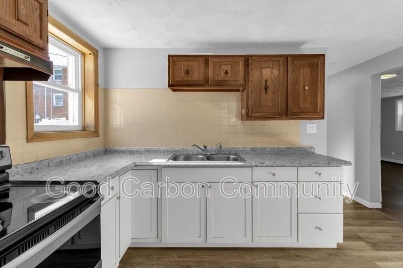 1190 Orchard Park Rd #6 - Photo 4 of 18