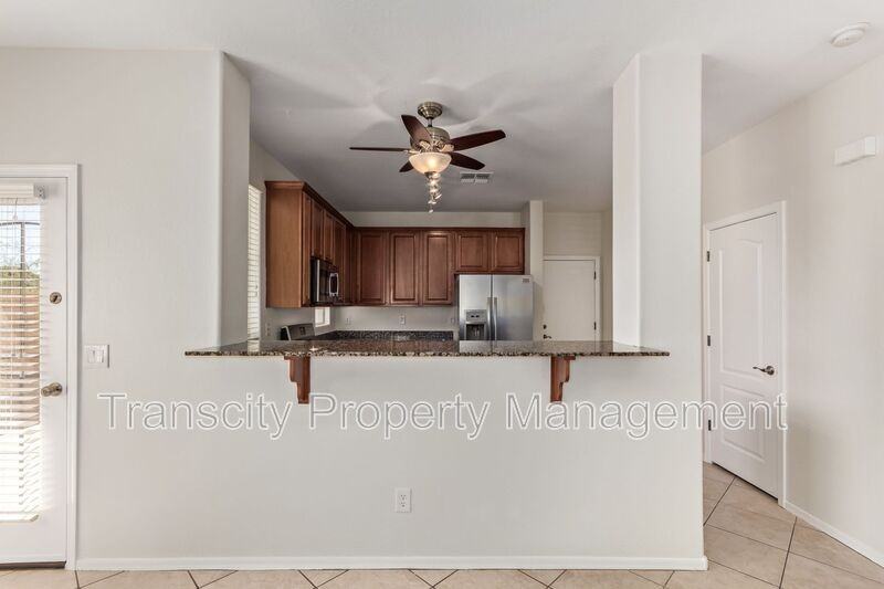 10221 E Isleta Ave - Photo 4 of 20