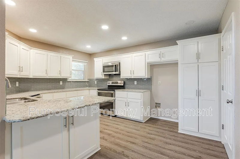 2501 Patti Place - Photo 5 of 30