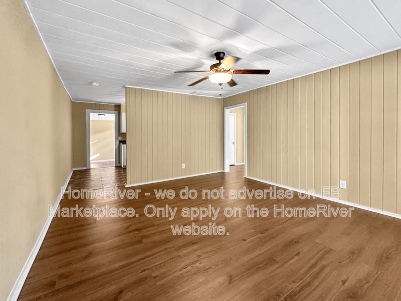 2948 First St #B - Photo 4 of 18