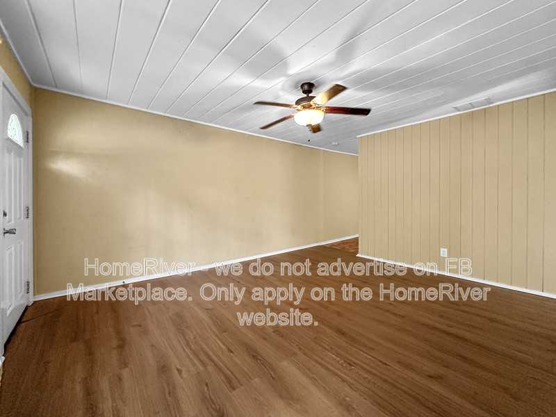 2948 First St #B - Photo 5 of 18