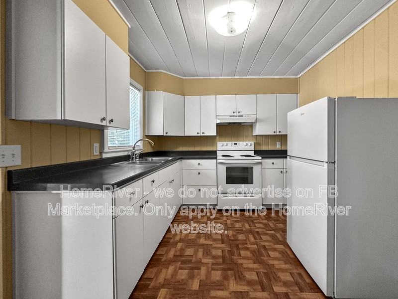 2948 First St #B - Photo 7 of 18