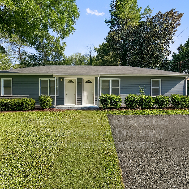 2948 First St #B - Photo 2 of 18