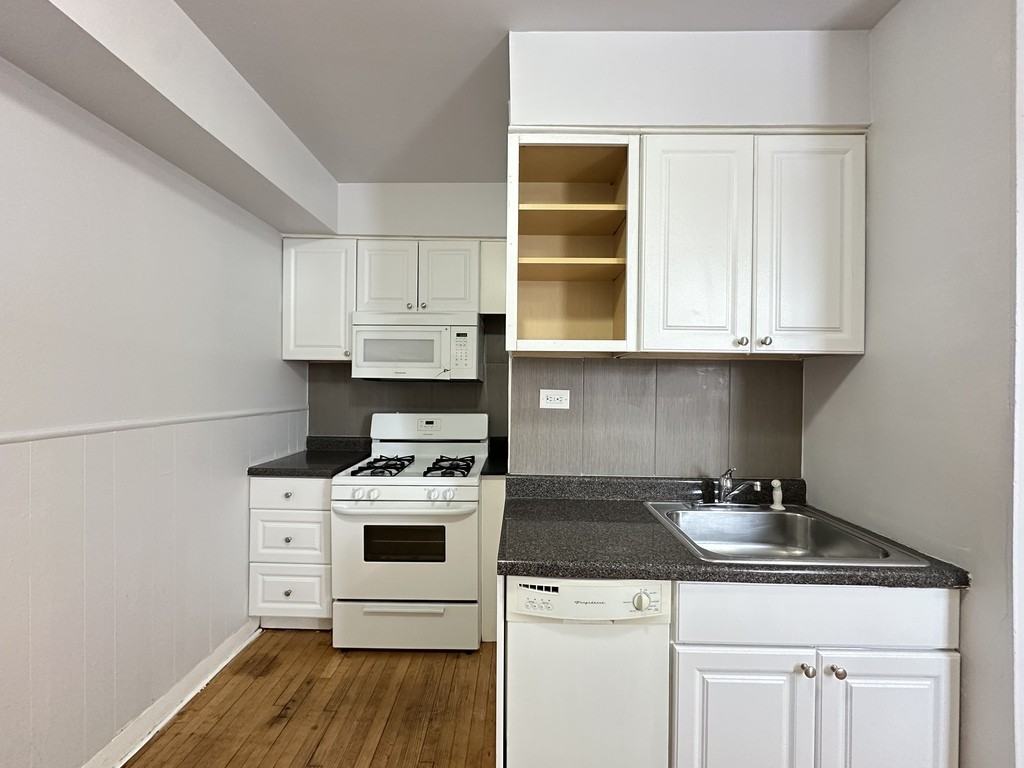 4409 North Kenneth Avenue #2B - Photo 3 of 21