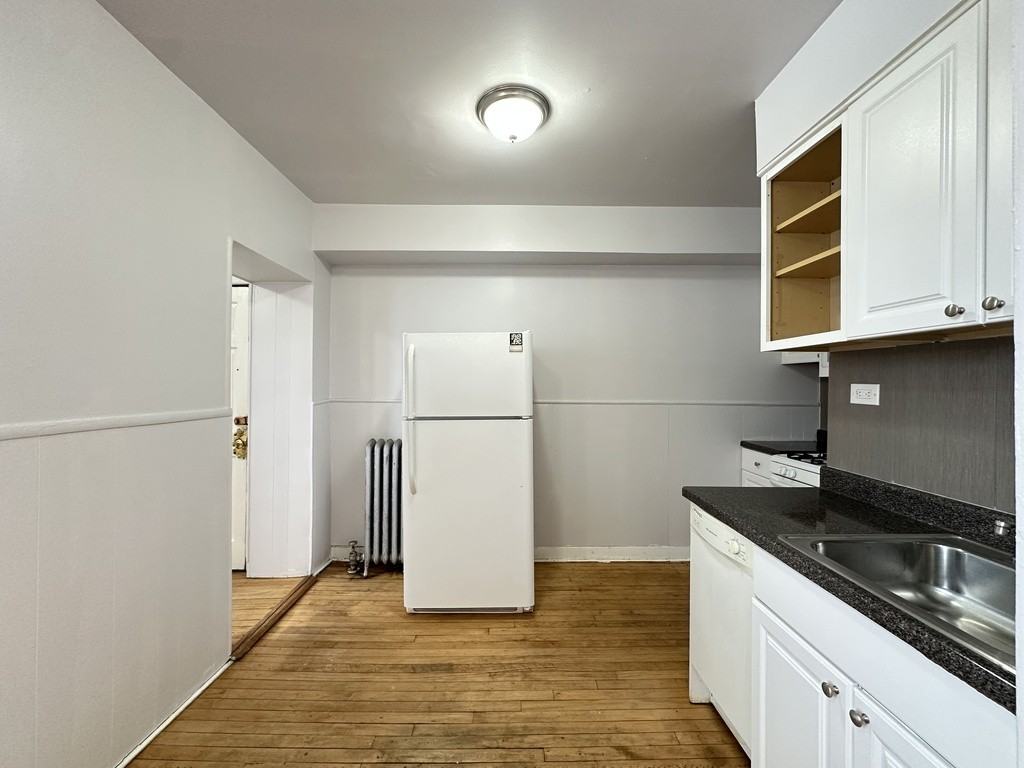 4409 North Kenneth Avenue #2B - Photo 4 of 21