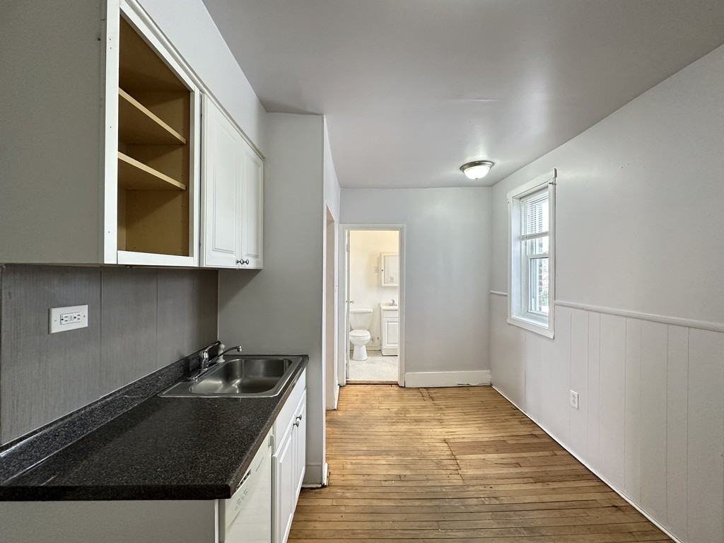 4409 North Kenneth Avenue #2B - Photo 5 of 21