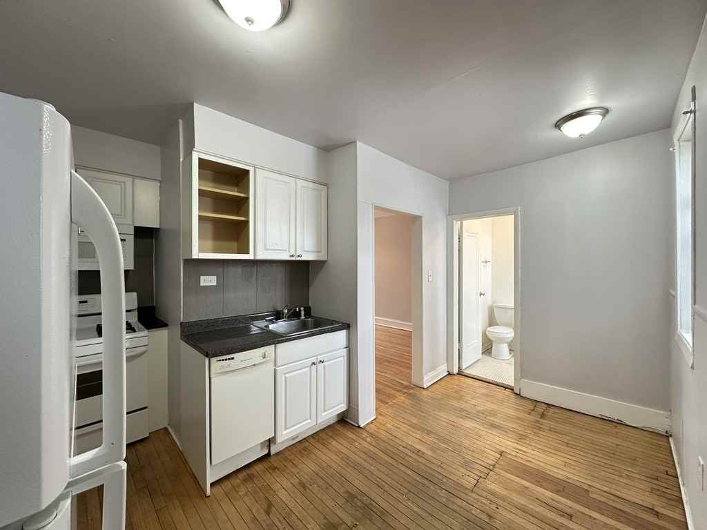 4409 North Kenneth Avenue #2B - Photo 7 of 21