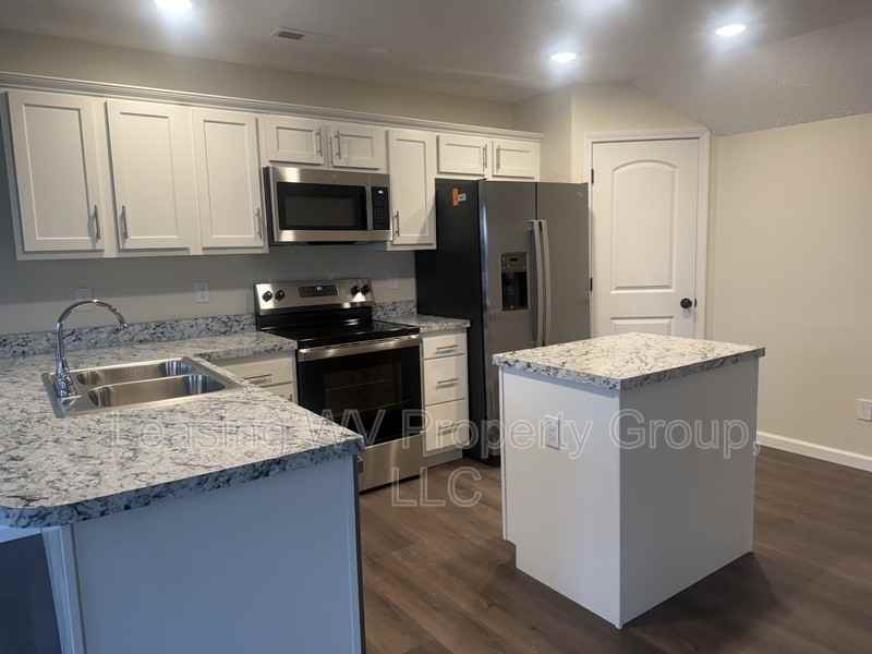 71 Christian Ct - Photo 3 of 18