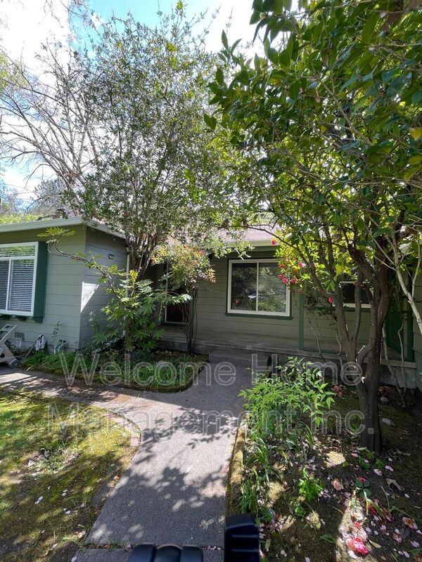 2561 Olympic Boulevard - Photo 2 of 48