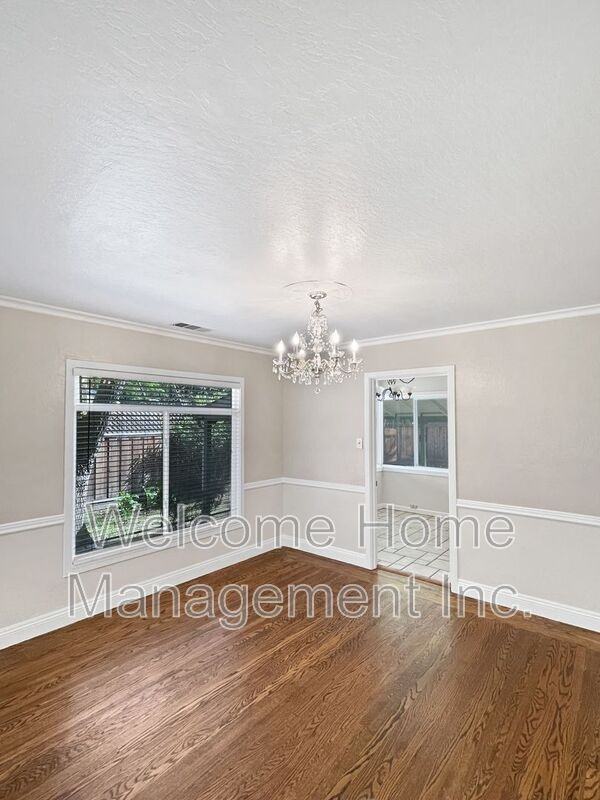 2561 Olympic Boulevard - Photo 6 of 48