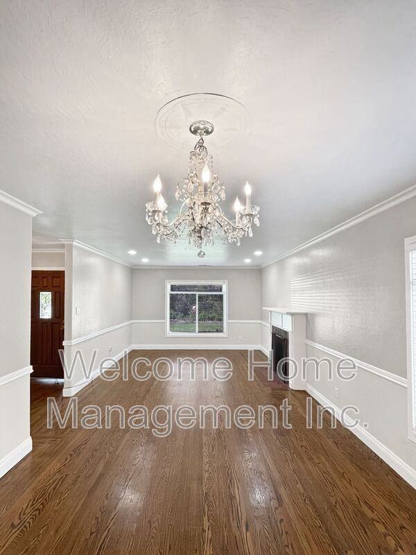 2561 Olympic Boulevard - Photo 7 of 48