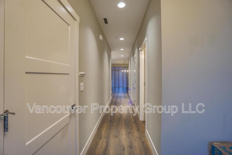 11805 Northeast 108th Street - Photo 3 of 29