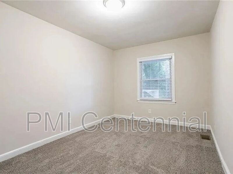 1760 Spring Avenue - Photo 7 of 26