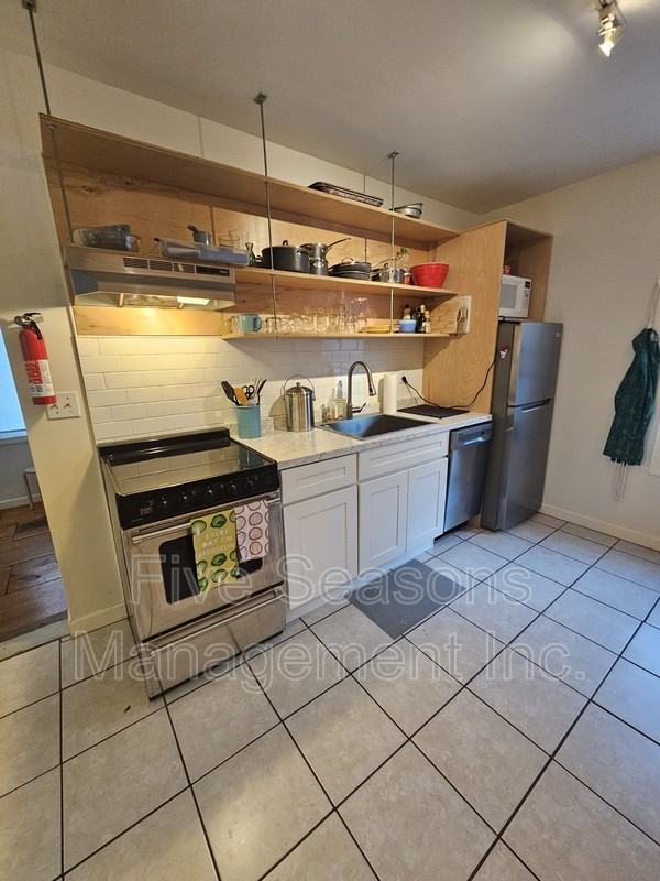 22 Hayward St - Photo 4 of 17