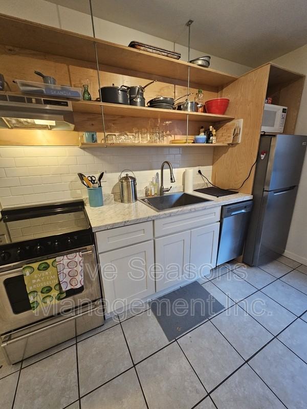 22 Hayward St - Photo 5 of 17