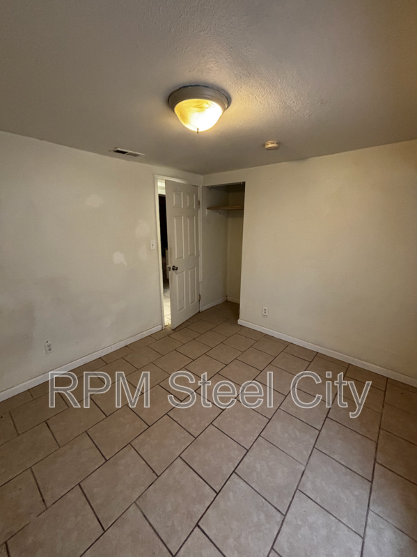 511 W 12th St #B - Photo 2 of 14