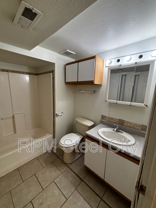 511 W 12th St #B - Photo 3 of 14