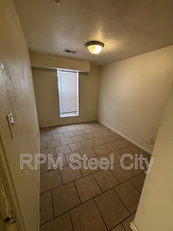 511 W 12th St #B - Photo 4 of 14