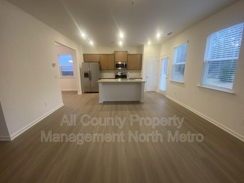 152 Parkwood Dr - Photo 4 of 16