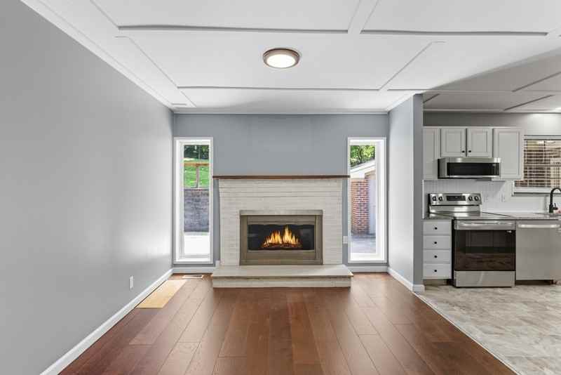 105 Ivy Lane - Photo 2 of 11