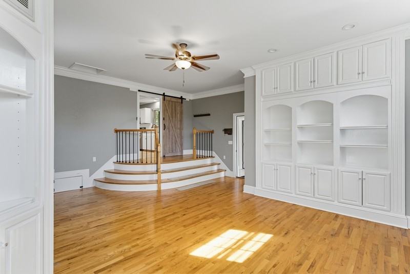 105 Ivy Lane - Photo 3 of 11