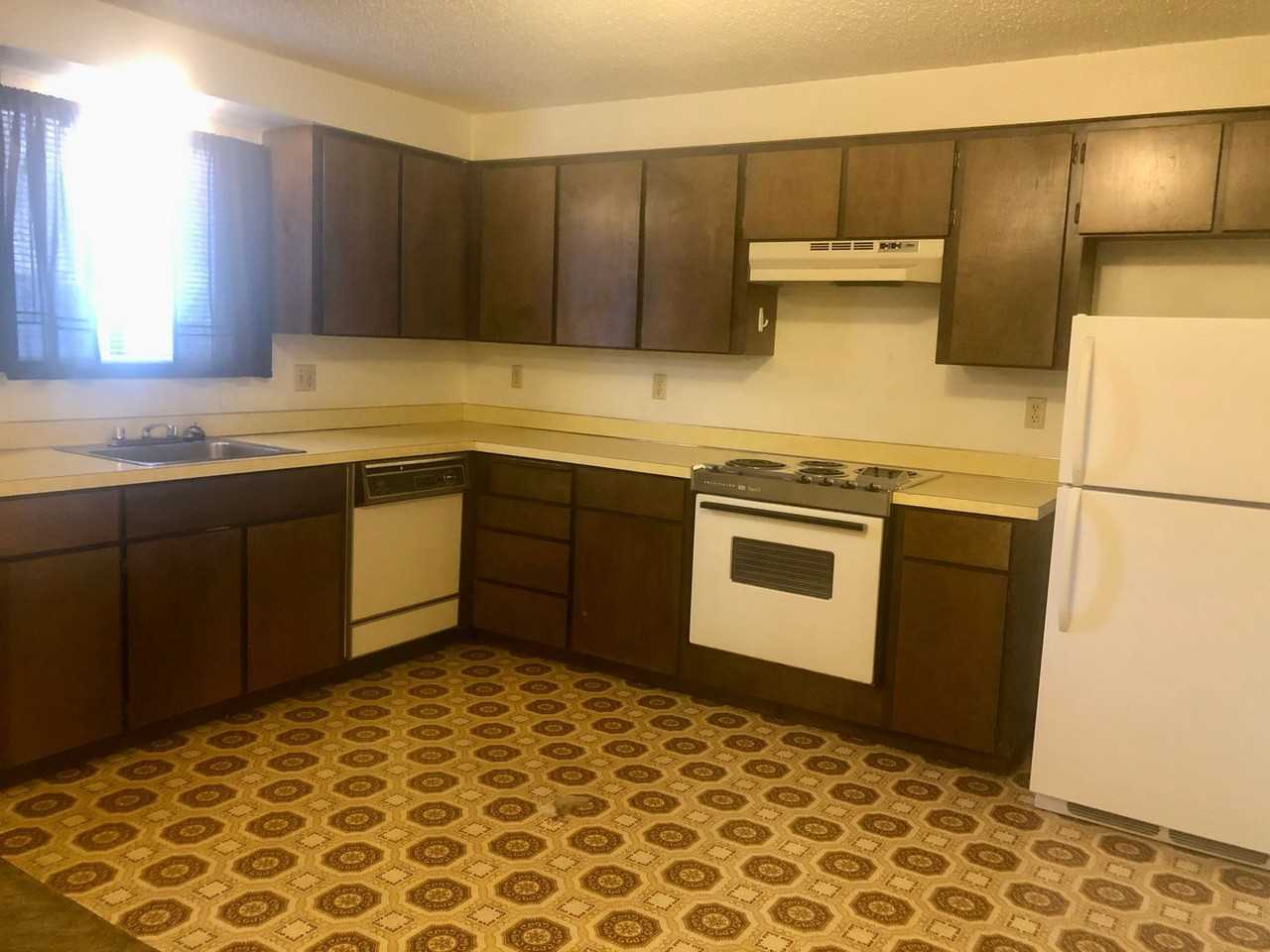 23 Southeast 10th Street #1 - Photo 4 of 7